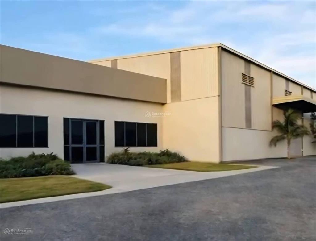 Cho thuê kho xưởng, kv 30.000m2, xưởng 15.000m2, giá 75k/m2(~3$)