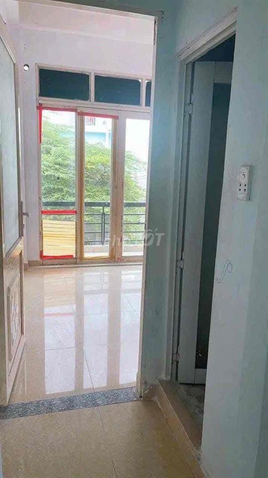 Cho thuê nhà nguyên căn 1 trệt 2 lầu ngay gần cầu vượt linh xuân thủ đ