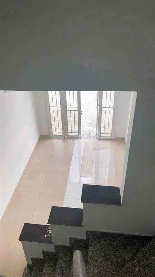 Cho thuê nhà nguyên căn 1 trệt 2 lầu ngay gần cầu vượt linh xuân thủ đ