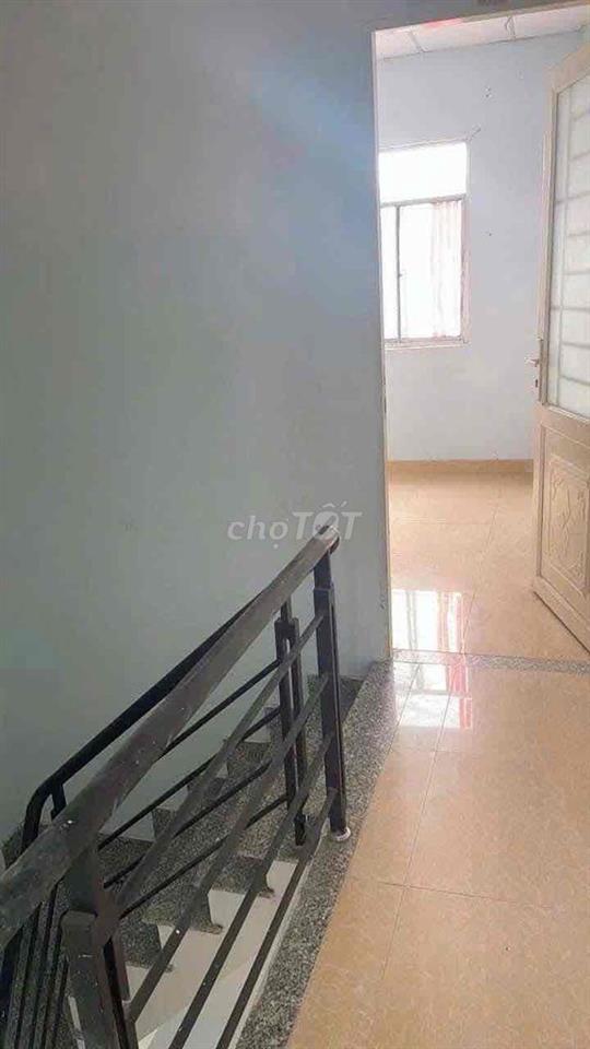 Cho thuê nhà nguyên căn 1 trệt 2 lầu ngay gần cầu vượt linh xuân thủ đ