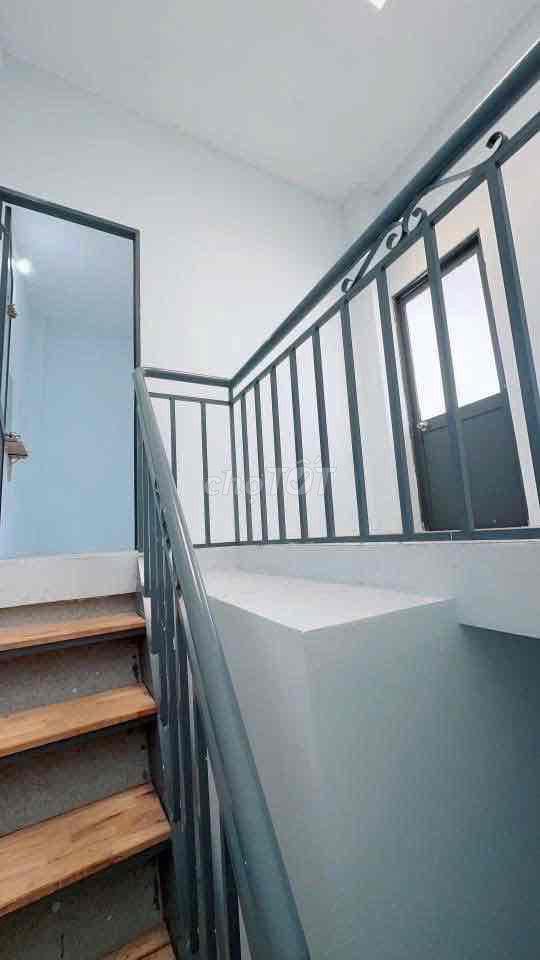Cho thuê nhà nguyên căn 1 trệt 2 lầu  đường hẻm số 5 linh xuân thủ đức