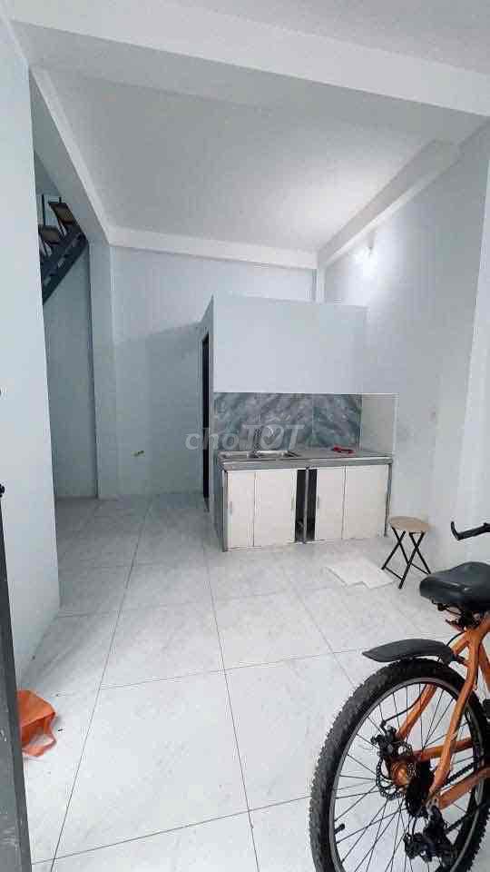 Cho thuê nhà nguyên căn 1 trệt 2 lầu  đường hẻm số 5 linh xuân thủ đức