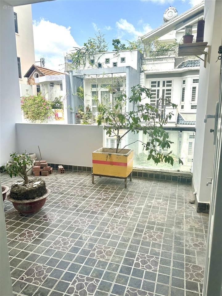 Cho thuê nhà riêng 5pn, 3wc, 72m2, 17 triệu, view đẹp tại 111/8/16, vườn lài, tân phú, hcm