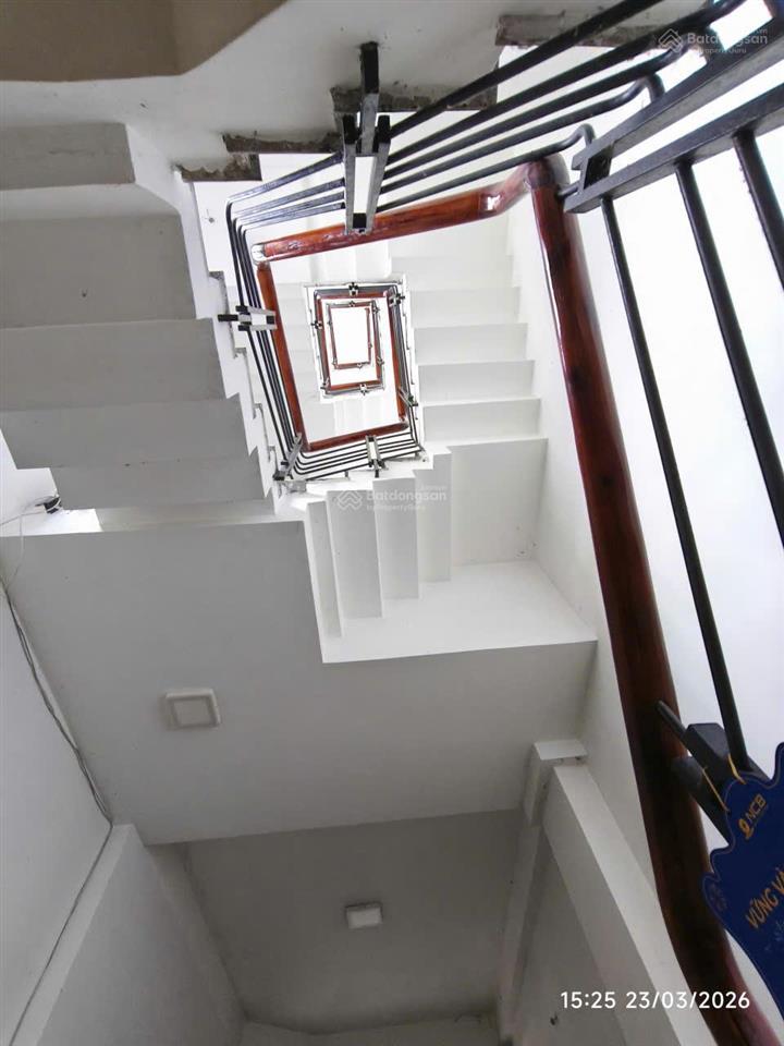 Mt lê sát 5 tầng  6pn. gần chợ tân hương. chưa đến 10 tỷ  bán nhanh thương lượng tốt