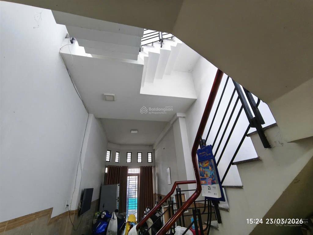 Mt lê sát 5 tầng  6pn. gần chợ tân hương. chưa đến 10 tỷ  bán nhanh thương lượng tốt