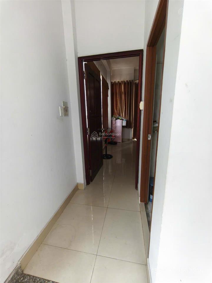 Mt lê sát 5 tầng  6pn. gần chợ tân hương. chưa đến 10 tỷ  bán nhanh thương lượng tốt