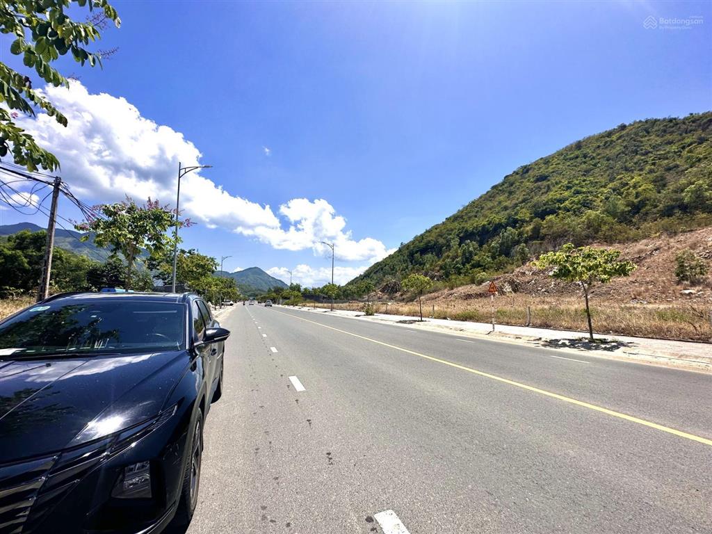 Đất mặt tiền đường phong châu rộng 26m  phường nam nha trang