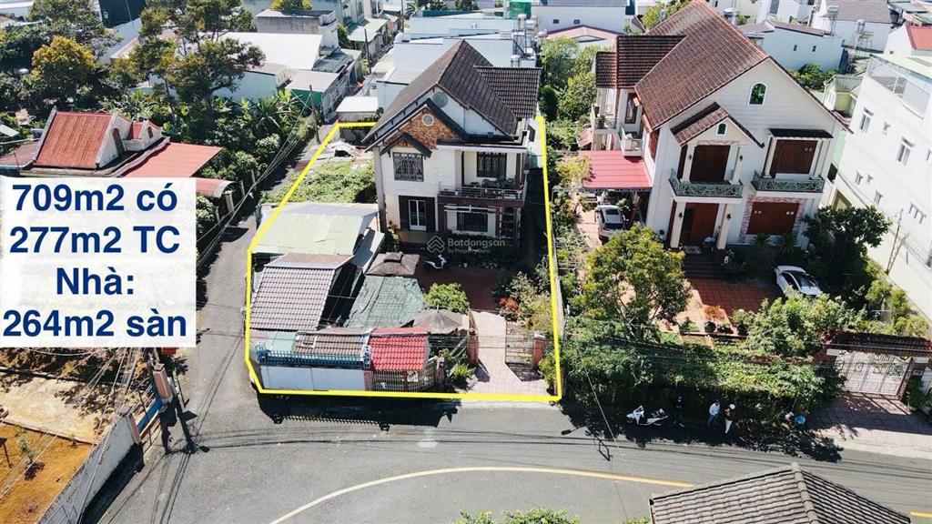 Biệt thự sân vườn 2 mặt tiền trung tâm bảo lộc  dt đất (16m mặt tiền) 709,7m2