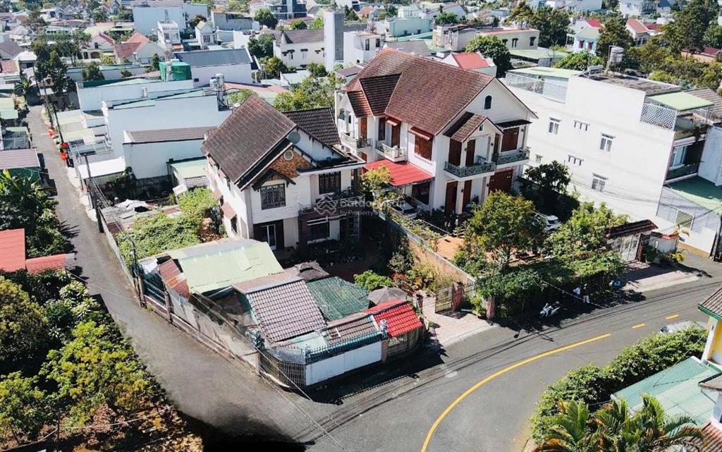 Biệt thự sân vườn 2 mặt tiền trung tâm bảo lộc  dt đất (16m mặt tiền) 709,7m2