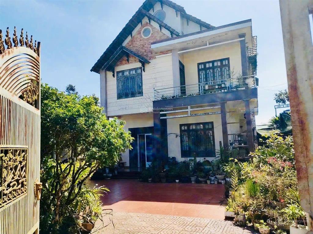 Biệt thự sân vườn 2 mặt tiền trung tâm bảo lộc  dt đất (16m mặt tiền) 709,7m2