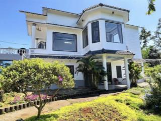 5,5 tỷ biệt thự sân vườn  phường 2 bảo lộc 431m2 (19mx22,4m) có 120m2 thổ cư