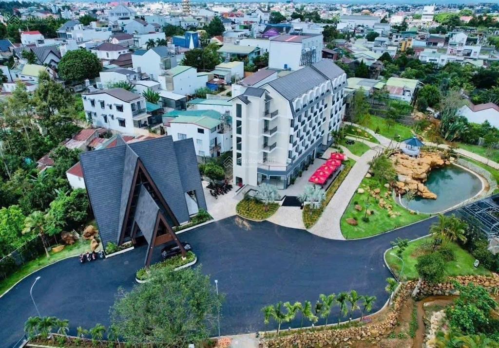 Khách sạn 3 sao  trung tâm bảo lộc 6500m² (40 phòng kinh doanh)  giá 150 tỷ