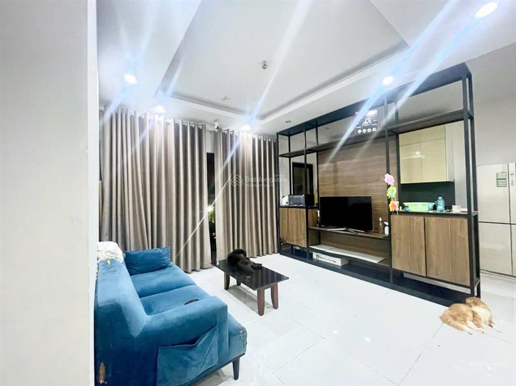 Cho thuê căn hộ 2pn  full nt  ban công rộng  cc đức khải q7  dt 85m2  giá 12 tr  ở liền