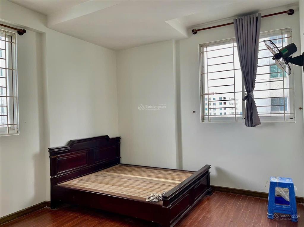 Cho thuê căn hộ 3pn nhà mới sơn có nt  cc bellezaq7  dt 124m2  giá 11 triệu