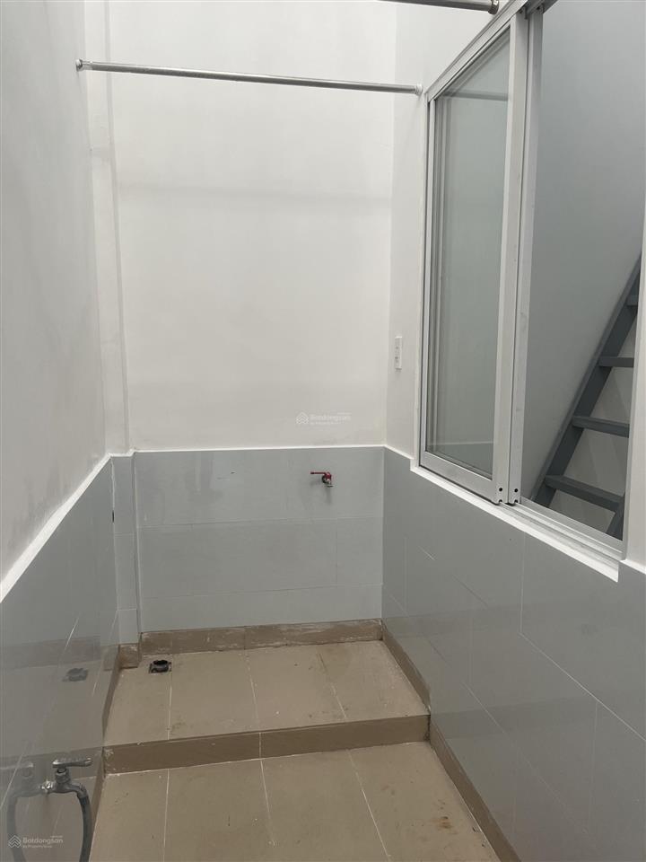 Cho thuê nhà cấp 4 mới sơn hxh gần cc bellezaq7*dt 4.5x17m2pn giá 9 triệu
