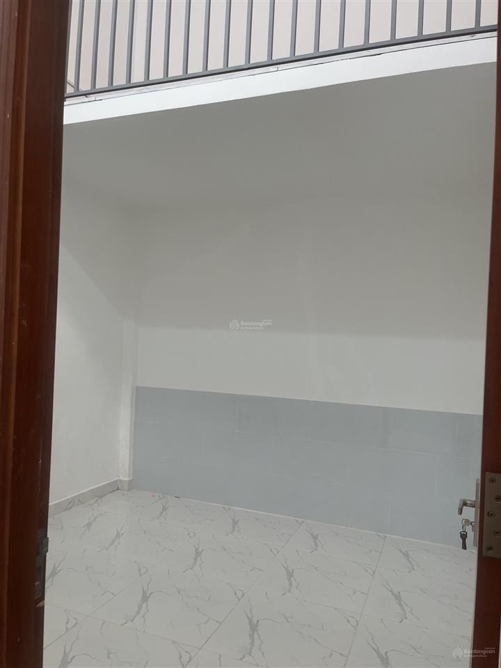 Cho thuê nhà cấp 4 mới sơn hxh gần cc bellezaq7*dt 4.5x17m2pn giá 9 triệu