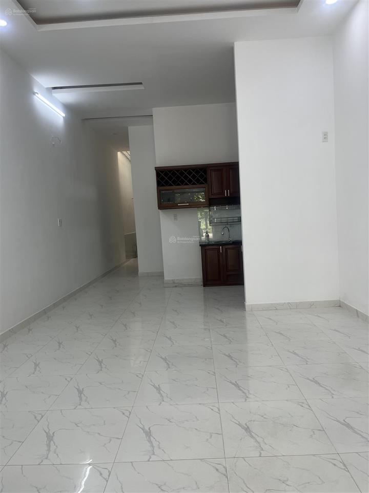 Cho thuê nhà cấp 4 mới sơn hxh gần cc bellezaq7*dt 4.5x17m2pn giá 9 triệu