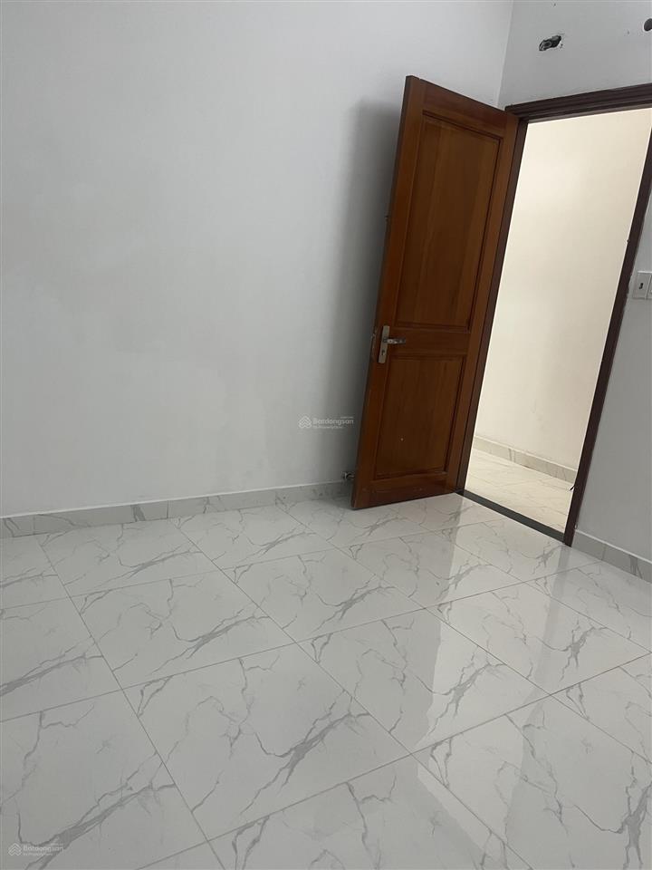 Cho thuê nhà cấp 4 mới sơn hxh gần cc bellezaq7*dt 4.5x17m2pn giá 9 triệu