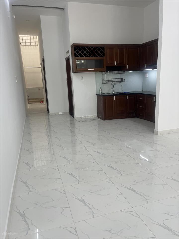 Cho thuê nhà cấp 4 mới sơn hxh gần cc bellezaq7*dt 4.5x17m2pn giá 9 triệu
