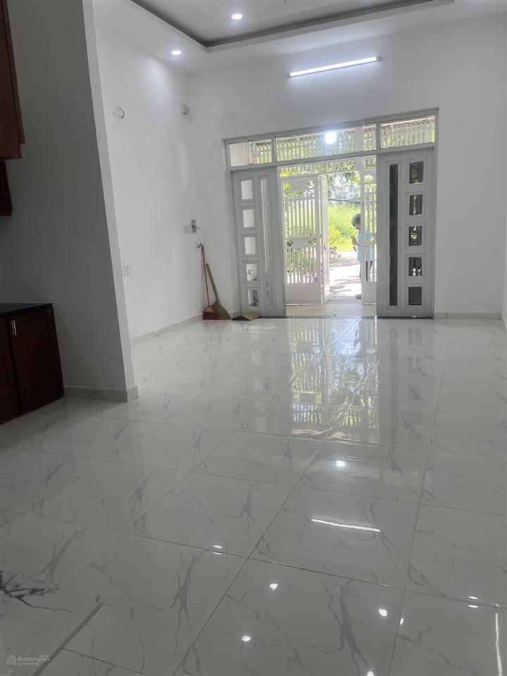 Cho thuê nhà cấp 4 mới sơn hxh gần cc bellezaq7*dt 4.5x17m2pn giá 9 triệu
