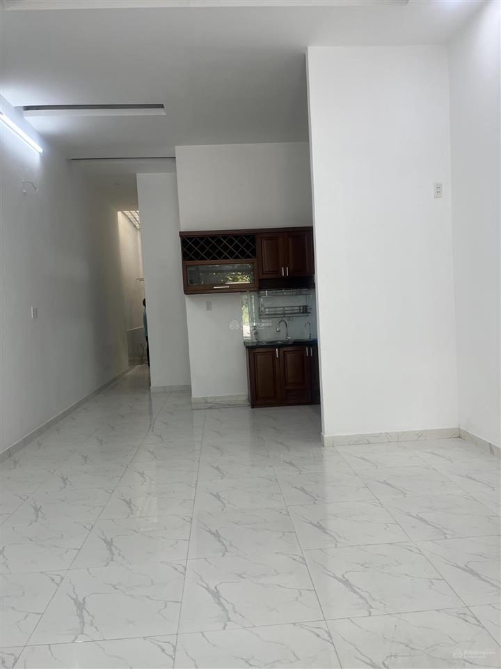 Cho thuê nhà cấp 4 mới sơn hxh gần cc bellezaq7*dt 4.5x17m2pn giá 9 triệu