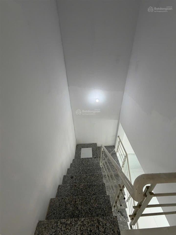 Cho thuê nhà nguyên căn trống mới sơn  đường chuyên dùng 9 q7  dt 4x10m  2pn  giá 6.5 triệu