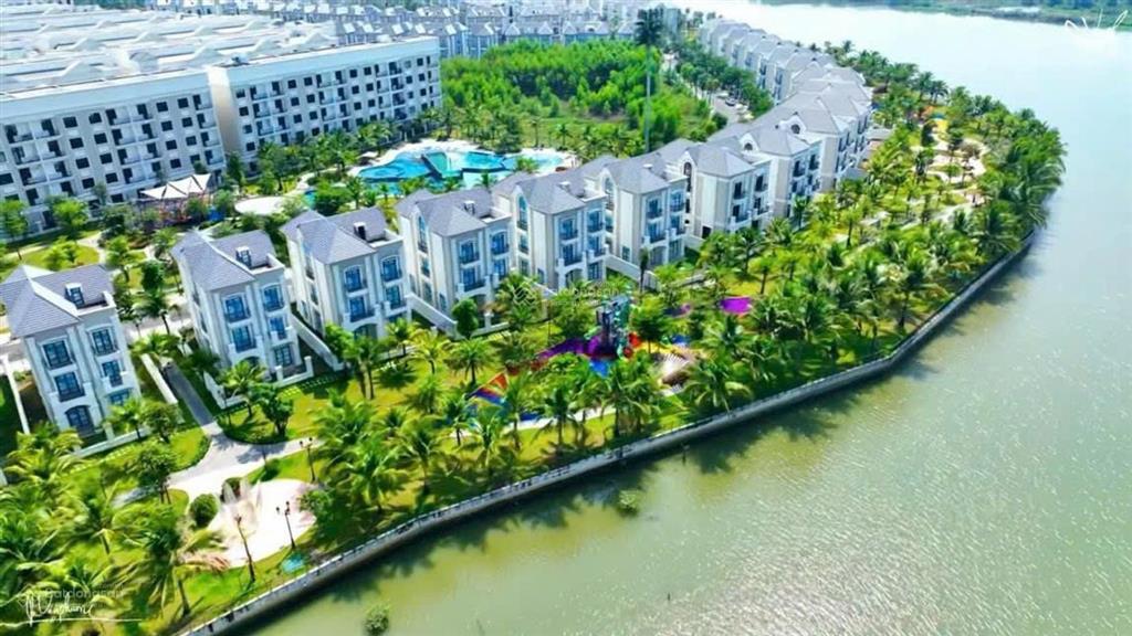 Bán biệt thự vinhomes grand park, giá tốt 32 tỷ, 250 m2 tại hồ chí minh