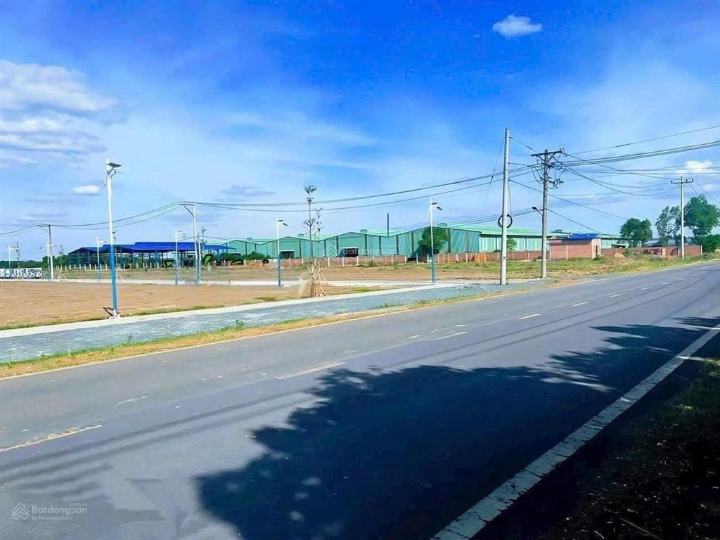 Đất mặt tiền đt 756, dt 5x36, sát kcn rất nhiều công ty đang hoạt động, sổ sẵn công chứng ngay