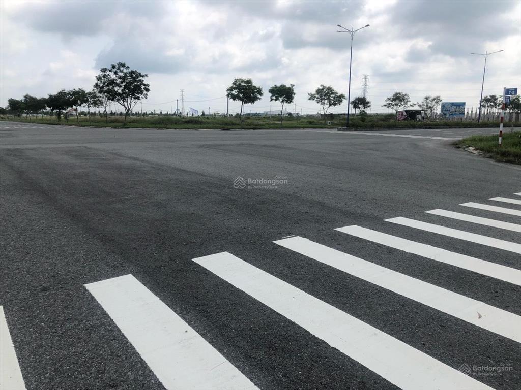 Đất tt chơn thành dt 248m² p. minh hưng  gần 4 kcn, dân cư đông đúc, giá 850tr(tp đồng nai mới)