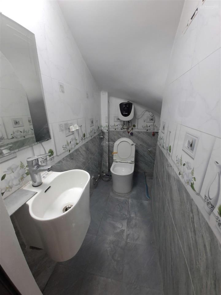 Nhà tứ hiệp nhỏ mà có võ  5 tầng, 4 phòng ngủ, giếng trời cực thoáng, ở sướng trong tầm tài chính!