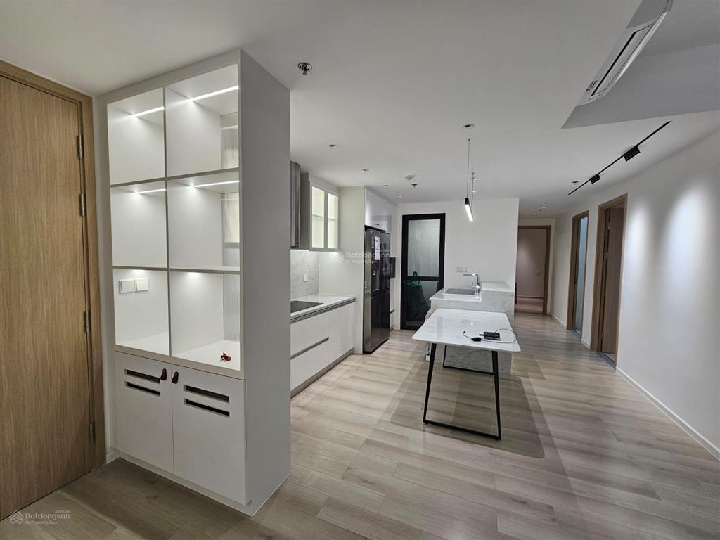 Bán căn 3pn2wc 97m2 sổ sẵn tại toà a lumiere boulevard tầng trung giá 8,5 tỷ