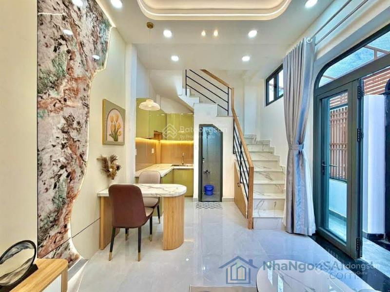 Oto đến cửa  nơ trang long  4 tầng  full nội thất  5 tỷ nhỉnh