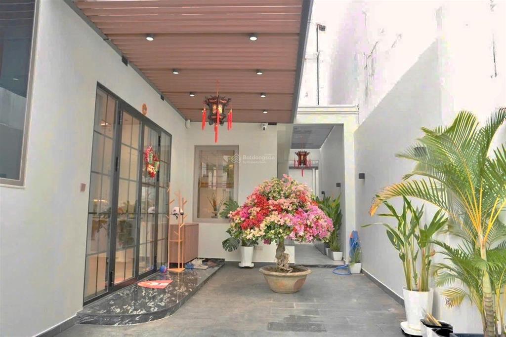 Biệt thự sân vườn full nội thất mt kdc bộ công an. quận 7