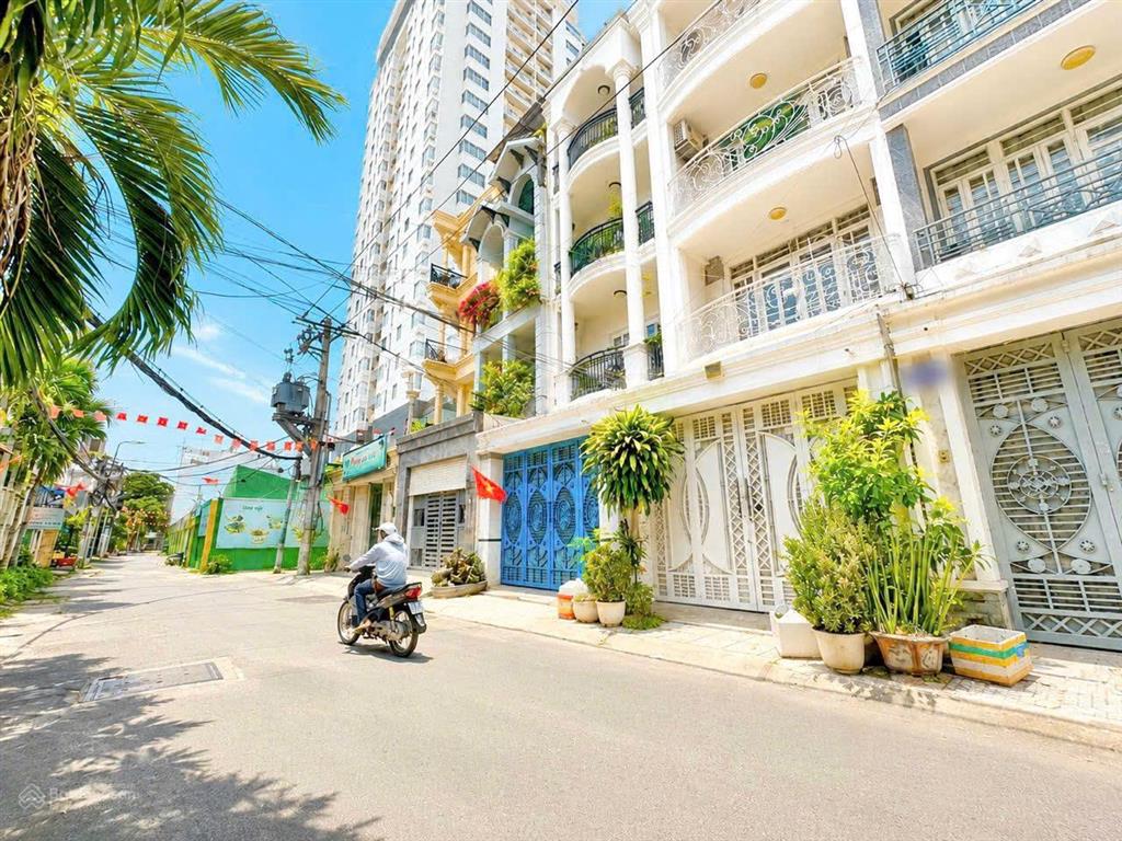 Chính chủ bán nhà đẹp full nội thất mặt tiền đs lâm văn bền, quận 7