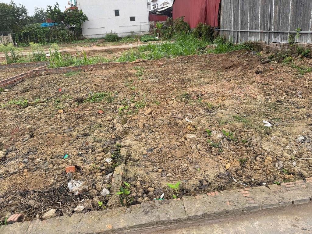 cần bán 80 đất không quy hoạch thôn Cộng Hoà