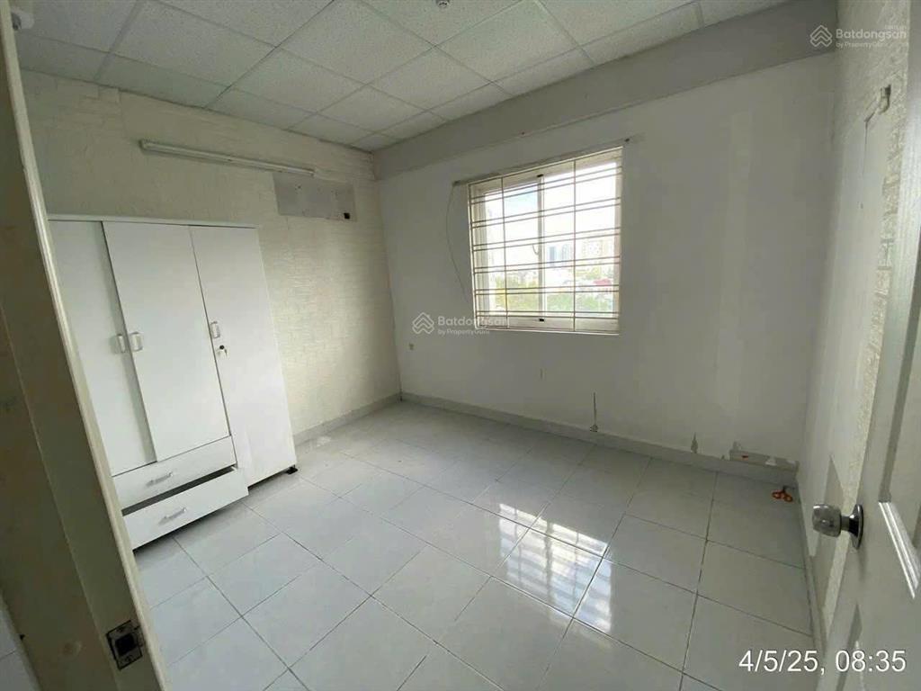 Chính chủ  cần bán căn hộ chung cư c7,diện tích 76m2,vị trí giáp đường lê văn việt và man thiện