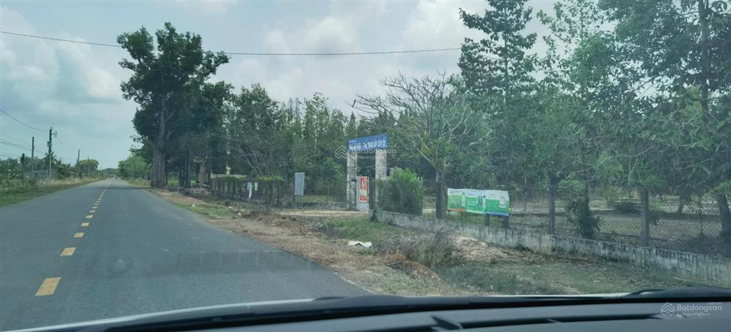 Nhà ở sài gòn cần bán 1 mẫu đất dưới xã hòa thạnh, tây ninh. cần bán rất gấp!