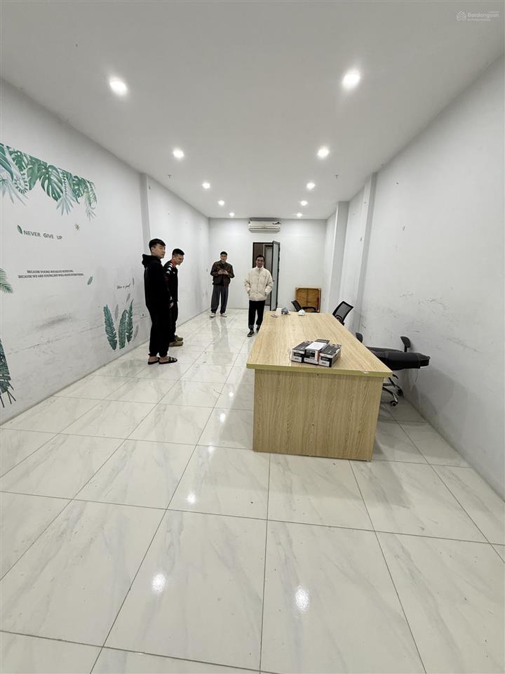 Cho thuê văn phòng 19 trần quang diệu  hoàng cầu 50m2 giá 8 triệu 0389 930 ***