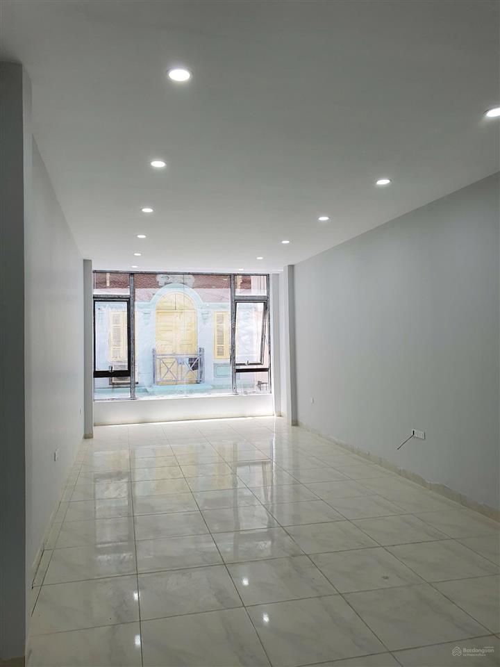 Cho thuê văn phòng 19 trần quang diệu  hoàng cầu 50m2 giá 8 triệu 0389 930 ***