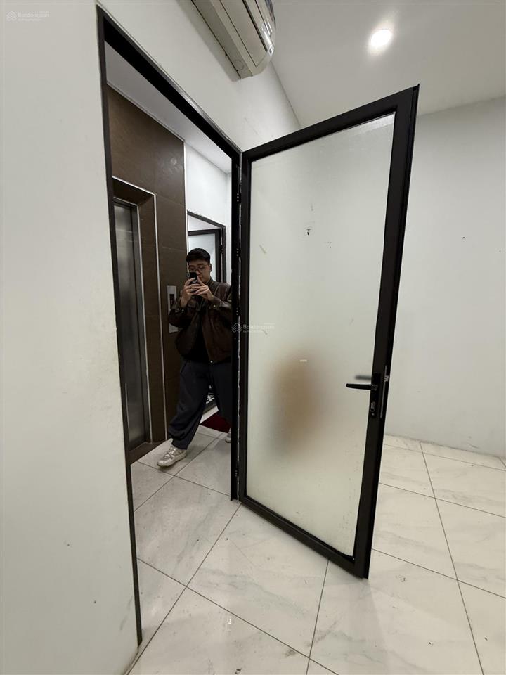 Cho thuê văn phòng 19 trần quang diệu  hoàng cầu 50m2 giá 8 triệu 0389 930 ***