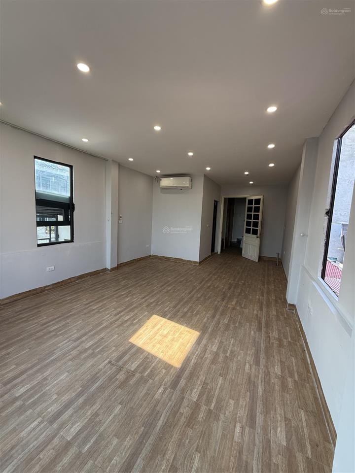 Chính chủ cho thuê vp 25 võ văn dũng có thang máy 50 m2 giá 8 triệu t1 để xe máy 0389 930 ***