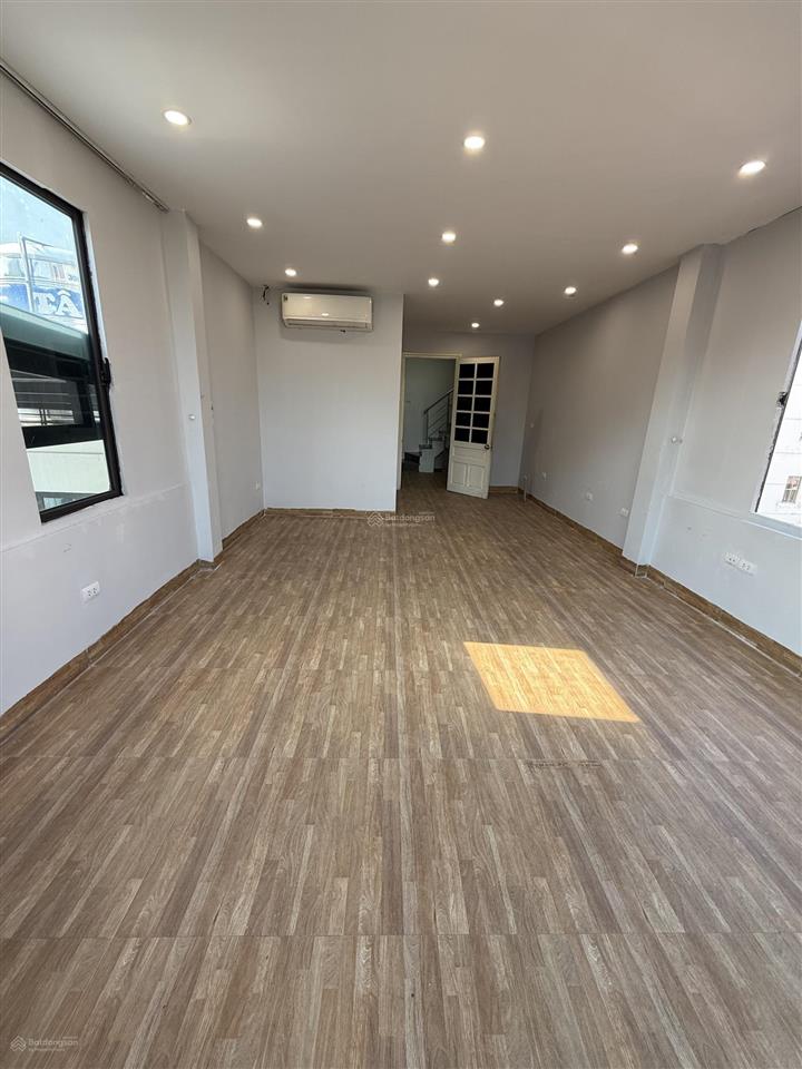 Chính chủ cho thuê sàn văn phòng 30 trần quang diệu 40 m2 sử dụng 8 triệu. 0389 930 ***