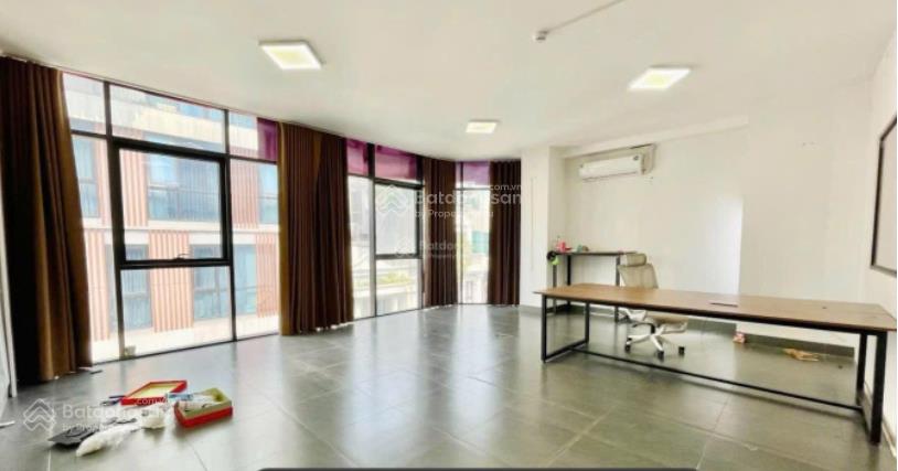 Cho thuê sàn văn phòng 55 nguyễn hy quang  hoàng cầu 100 m2 full kính lô góc đẹp