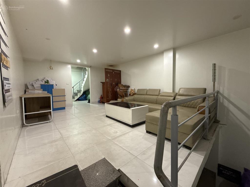 Cho thuê mặt bằng kinh doanh ngõ 25 võ văn dũng 15 m2 giá 4.5 triệu/tháng. 0389 930 ***