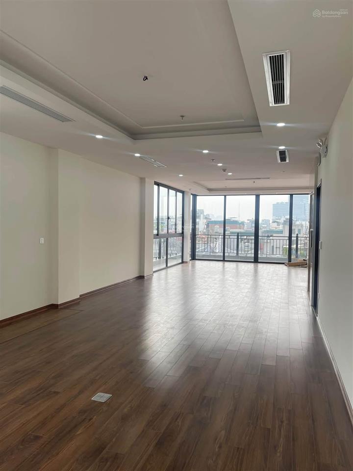 Cho thuê mbkd  văn phòng công viên hoàng cầu 100 m2 giá 26 triệu 0389 930 ***