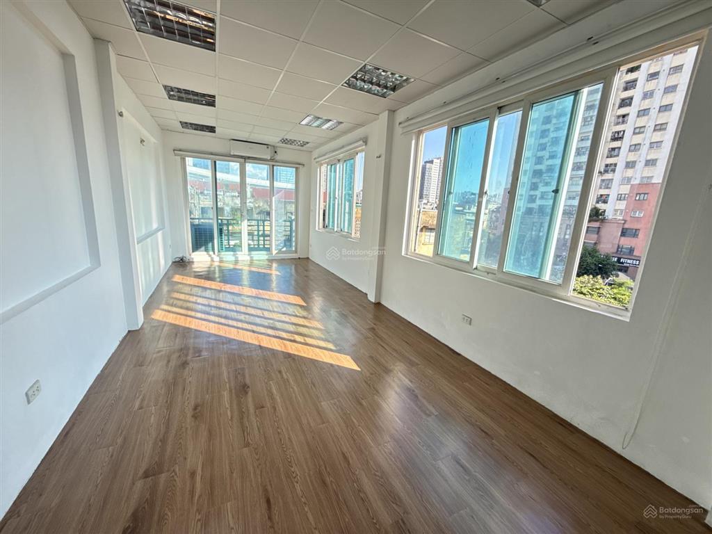 Cho thuê sàn văn phòng 91 nguyễn chí thanh 50 m2 chỉ 8 triệu 0389 930 *** thang máy wc cuối nhà.