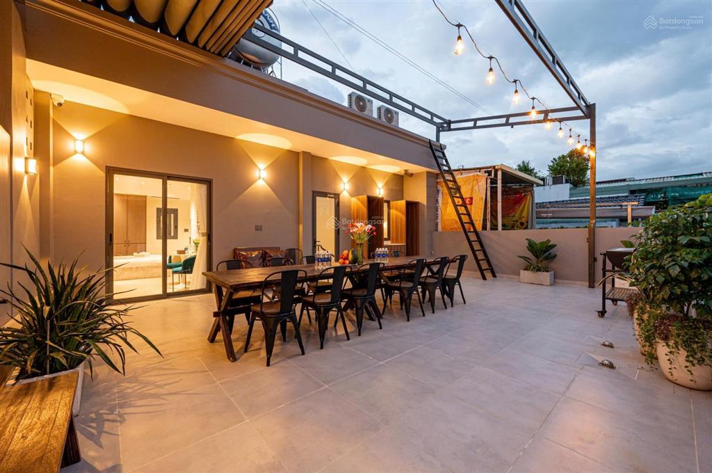 Tòa căn hộ dịch vụ cao cấp đang khai thác dòng tiền 250  310 triệu/tháng, vị trí gần sân bay