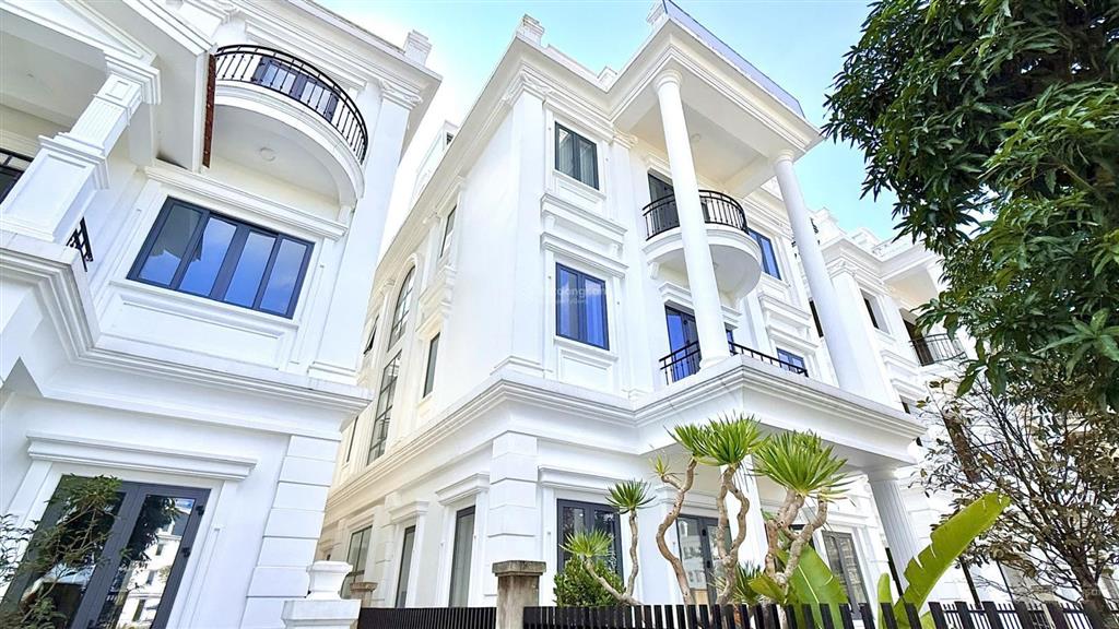 Biệt thự phú xuân với thiết kế tân cổ điển 4 tầng