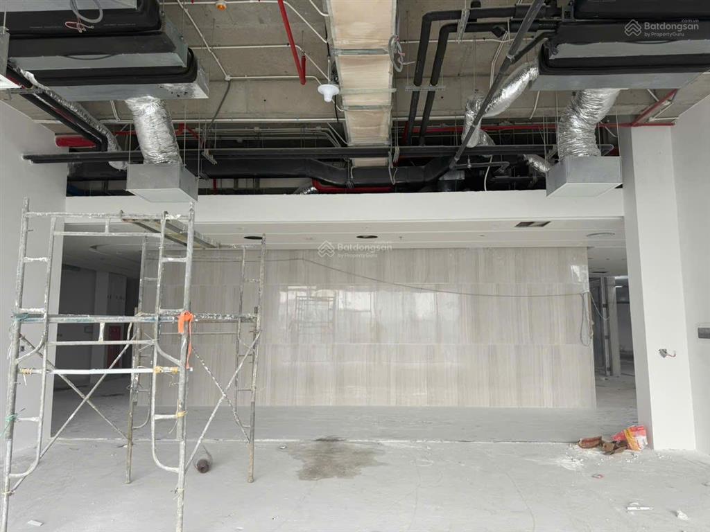 Cho thuê sàn tầng 3 tòa nhà goldmark city 500m2, giá 340 nghìn/m2/th ~ 12.5 usd/m2, 0977 227 ***