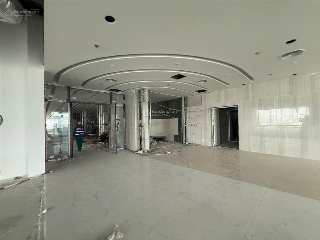 Cho thuê sàn tầng 3 tòa nhà goldmark city 500m2, giá 340 nghìn/m2/th ~ 12.5 usd/m2, 0977 227 ***